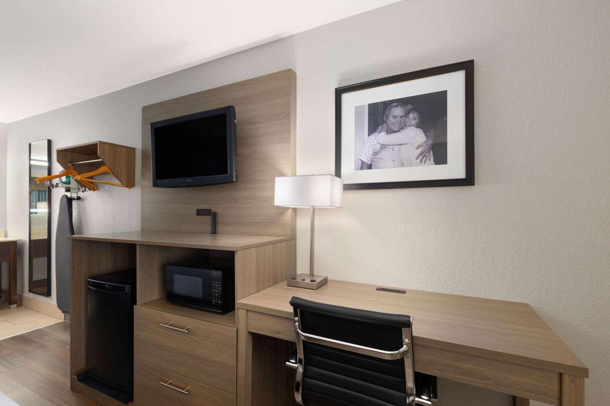 Baymont By Wyndham Nashville Airport Ngoại thất bức ảnh